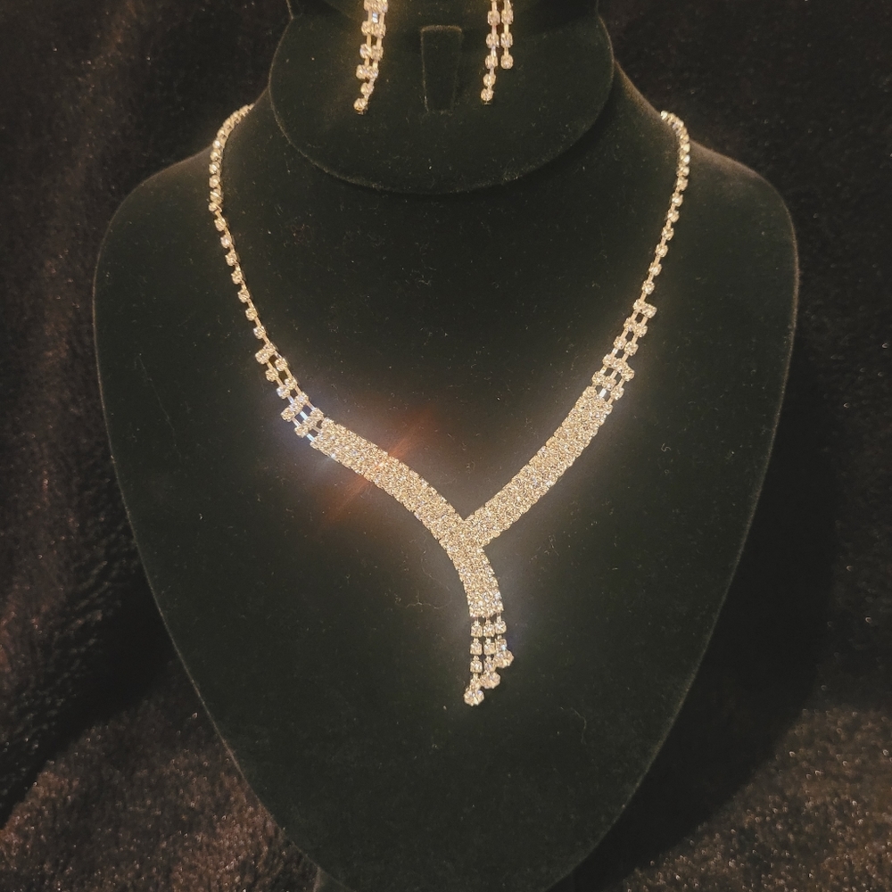 Jim Ball Pagent Necklace and CLIP ON EARRINGS